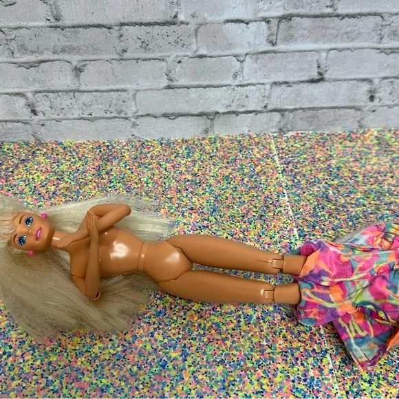 Barbie Hot Skatin' Doll 1994 Articulated Jointed Vintage Outfit Skates Earrings - Picture 13 of 16